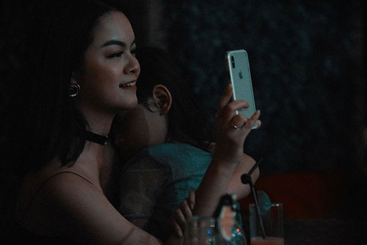 Trên trang cá nhân, Phạm Quỳnh Anh chỉ chia sẻ hình ảnh hai cô con gái chung với Quang Huy. Đối với nữ ca sĩ, hai con chính là tình yêu lớn nhất cũng là tất cả những gì cô có.