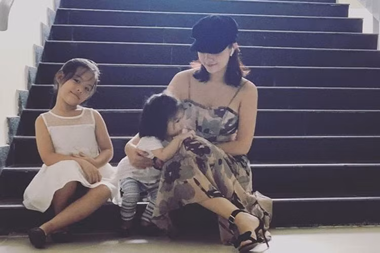 Phạm Quỳnh Anh ly thân với Quang Huy từ 1 năm trước. Từ đó đến nay, vắng bóng hình ảnh Quang Huy trên trang cá nhân của Phạm Quỳnh Anh.