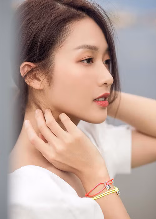 Giống như Viên Ngải Phi, Khả Ngân nhận được sự chú ý khi tham gia bản Việt của bộ phim đình đám xứ Hàn.