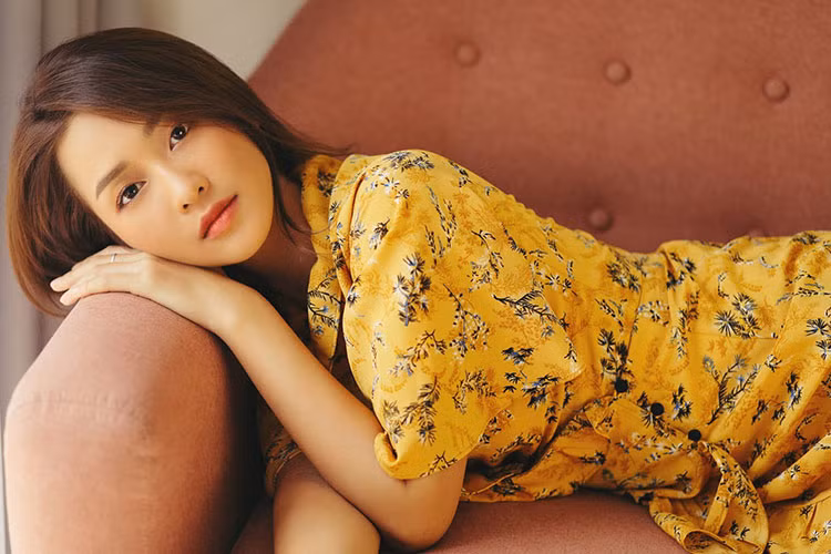 Khi bộ phim "Hậu duệ mặt trời" bản Việt lên sóng, Khả Ngân được khen có tạo hình xinh đẹp.