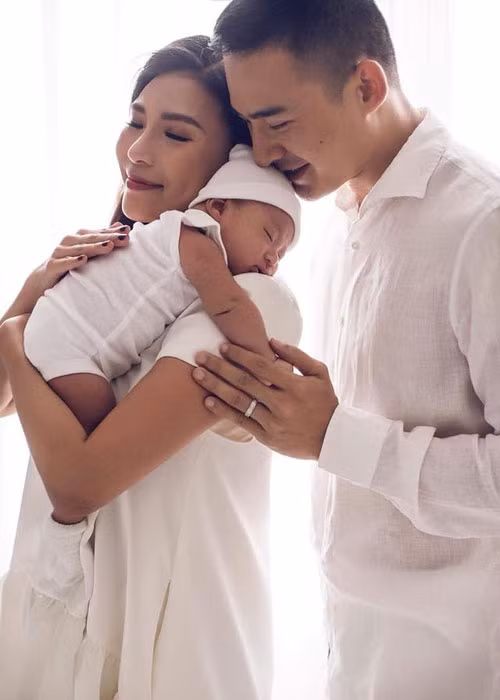 “Anh ấy làm được bao nhiêu tiền đều đưa hết cho vợ và khi nào cần tiền tiêu, anh ấy sẽ nói để tôi đưa”, Thúy Diễm chia sẻ trên Ngoisao.