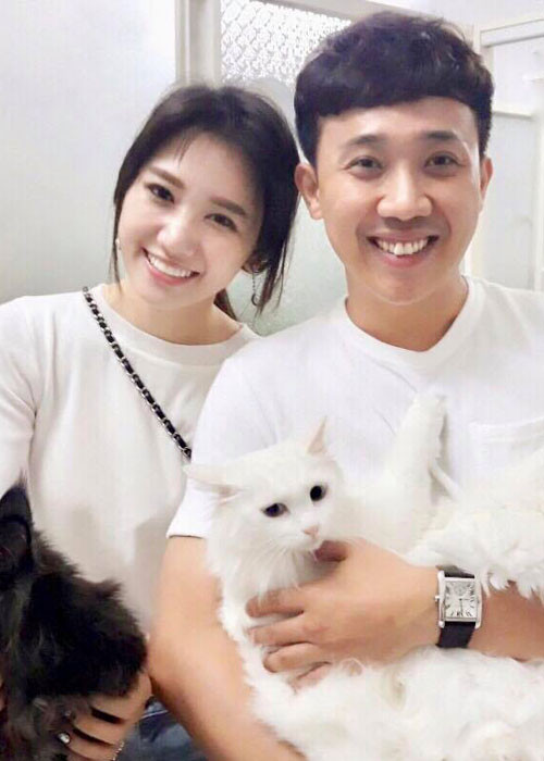 Theo lời Trấn Thành, mỗi ngày Hari Won đưa anh 2 triệu dắt túi. Ban đầu nam danh hài không quen nhưng sau cảm thấy may mắn vì có bà xã quản lý tiền bạc.