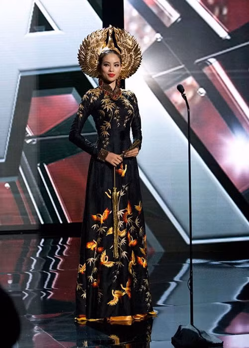 H'Hen Nie dien trang phuc “banh mi 10K“: Sang tao hay hang cho?-Hinh-5