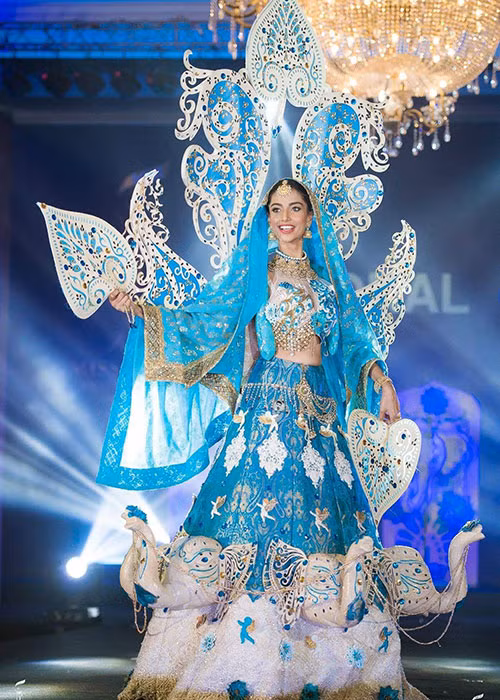 Từ top 20, ban tổ chức tiếp tục chọn ra 10 thí sinh gồm 5 thí sinh được bình chọn qua mạng và 5 thí sinh do ban giám khảo lựa chọn. Kết quả trang phục dân tộc đẹp nhất sẽ được công bố trong chung kết.