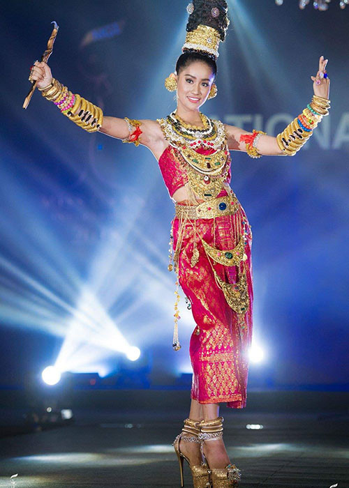 Ngoài đại diện Việt Nam, top 10 bình chọn qua mạng còn gồm đại diện Campuchia, Haiti, Indonesia, Mexico, Paraguay, Peru, Philippines, Ấn Độ và Myanmar.