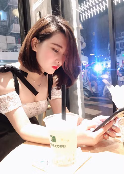 Khi phát hiện Hà Việt Dũng có người con gái khác, Vy Hảo quyết định chia tay anh và bỏ đi cái thai.