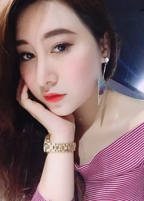 Vy Hảo được nhận xét sở hữu gương mặt khá xinh đẹp cùng vóc dáng gợi cảm.