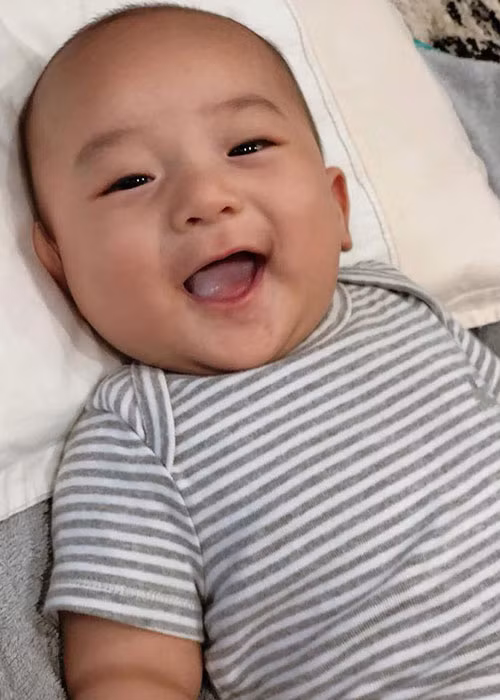 Với vẻ ngoài đáng yêu, con trai của Lương Thế Thành có lượng fans còn đông hơn bố mẹ.