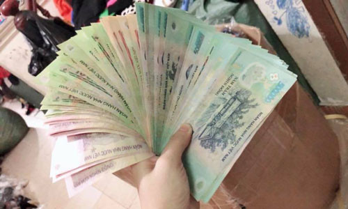 Troi tro ret, chu shop hang thung thu ve 35 trieu dong/ngay