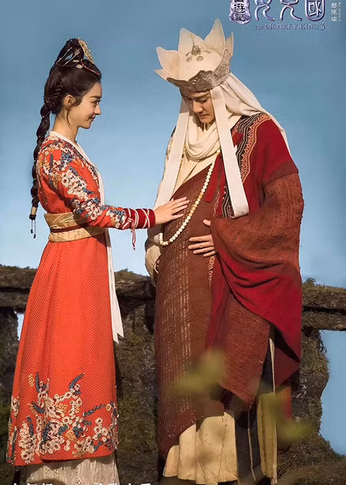 Trong vài năm gần đây, Triệu Lệ Dĩnh mới nổi tiếng trong khi Phùng Thiệu Phong đã có tên tuổi từ lâu.