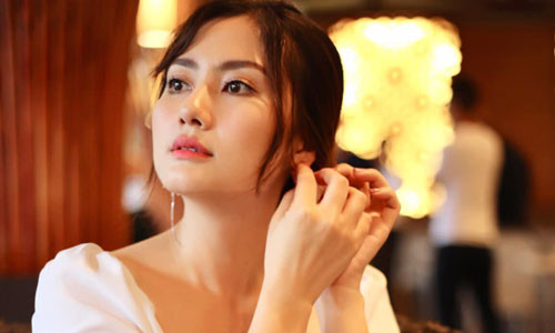 Gia moi tiep khach nghin do: Cam bay bua vay gai xinh showbiz-Hinh-5