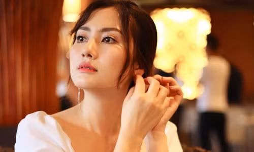 Gia moi tiep khach nghin do: Cam bay bua vay gai xinh showbiz-Hinh-5