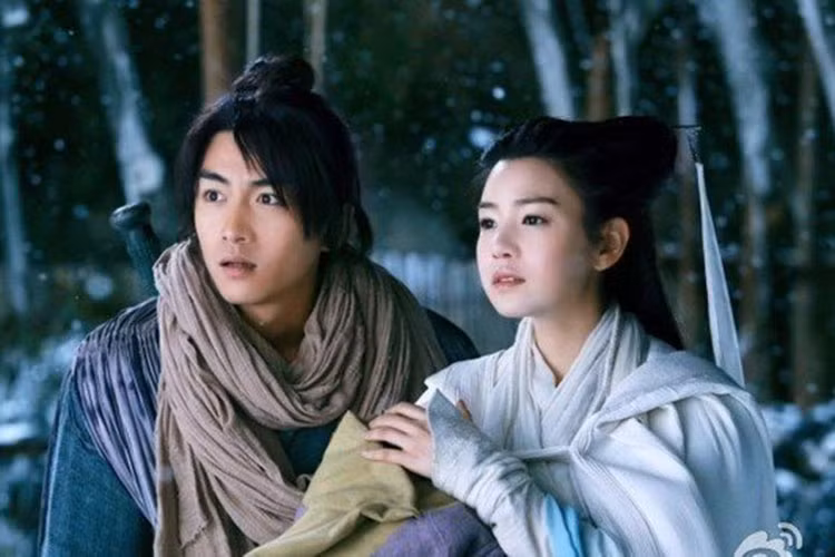 Trần Nghiên Hy tâm sự cô cảm thấy may mắn khi từng được đóng Tiểu Long Nữ. Tuy chưa có cơ hội gặp mặt cố nhà văn nhưng nữ diễn viên luôn trân trọng ông.