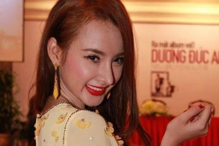 Khi mới sửa mũi, Angela Phương Trinh khiến nhiều người phát hoảng bởi chiếc mũi sưng to, dài bất thường. Ảnh: Ngôi sao