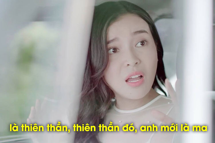 Người xem cũng cười ra nước mắt phân cảnh trung úy Minh Ngọc thả thính trung sĩ Bảo Huy. Với nhiều tình huống, lời thoại hài hước, bộ phim "Hậu duệ mặt trời" bản Việt được khen mang lại làn gió mới mẻ so với bản Hàn.