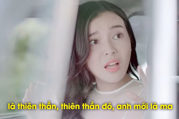 Người xem cũng cười ra nước mắt phân cảnh trung úy Minh Ngọc thả thính trung sĩ Bảo Huy. Với nhiều tình huống, lời thoại hài hước, bộ phim "Hậu duệ mặt trời" bản Việt được khen mang lại làn gió mới mẻ so với bản Hàn.