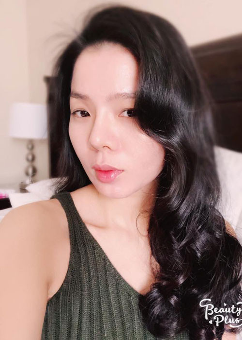 Lệ Quyên nâng mũi cách đây nhiều năm. Nhờ dao kéo, gương mặt của cô trở nên xinh đẹp hơn.