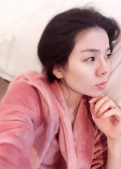 Nhan sắc khi không son phấn vẫn tươi trẻ của Lệ Quyên ở tuổi 37 khiến nhiều cô gái phải ghen tỵ.