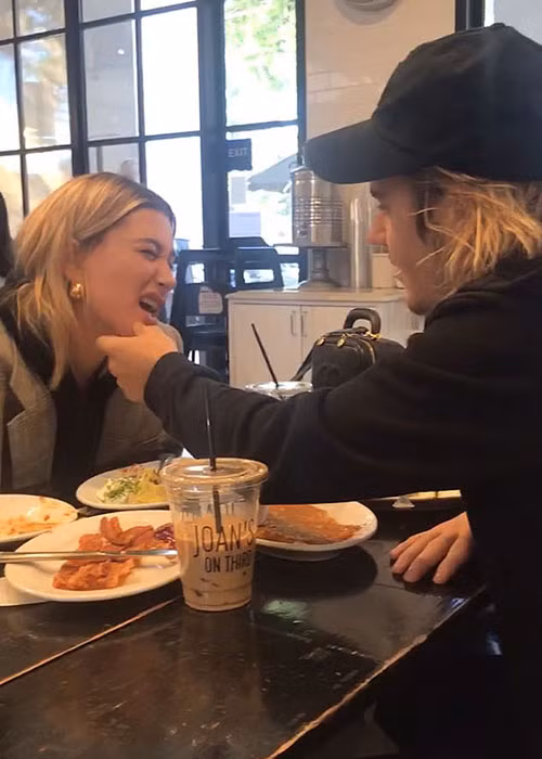 Justin Bieber thua nhan da ket hon voi Hailey Baldwin