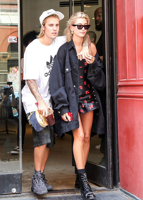 Hailey ở bên Justin mọi lúc mọi nơi kể từ khi hai người đính ước.