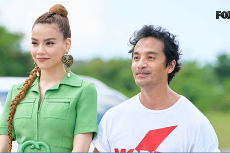 Hình ảnh Hồ Ngọc Hà tự tin bên nhiếp ảnh gia Yu Tsai - giám khảo chính. Ảnh: Vietnamnet