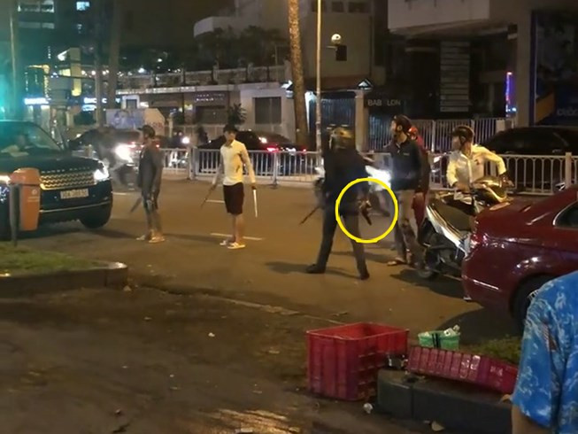 Hon chien du doi tai quan nhau trung tam TP.HCM