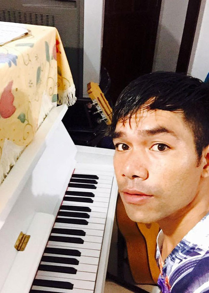 Số tiền tưởng từ cuộc thi và cát-xê đi hát các chương trình sau khi đăng quang, Ya Suy gửi ngân hàng, dành làm nhạc, làm beat và không lựa chọn sắm sửa cho mình. Ya Suy vẫn giữ vẻ ngoài giản dị, không chải chuốt hay thay đổi diện mạo vì theo anh như thế sẽ không phù hợp với cách sống của bản thân. Năm 2013 khi trả lời phỏng vấn về chuyện yêu đương, Ya Suy cho hay bạn gái cũ của anh đã lấy chồng và hiện vẫn một mình. "Chắc xấu quá nên ít người để ý, từ xưa đến nay vẫn thế thôi", anh thổ lộ.