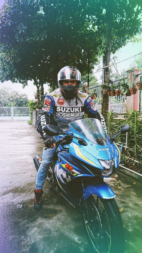 Sau đó, Ya Suy dường như tích cực xuất hiện nhiều hơn trên mạng xã hội. Anh đăng ảnh "cưỡi" xe mô tô và thích thú nói về đam mê tốc độ.