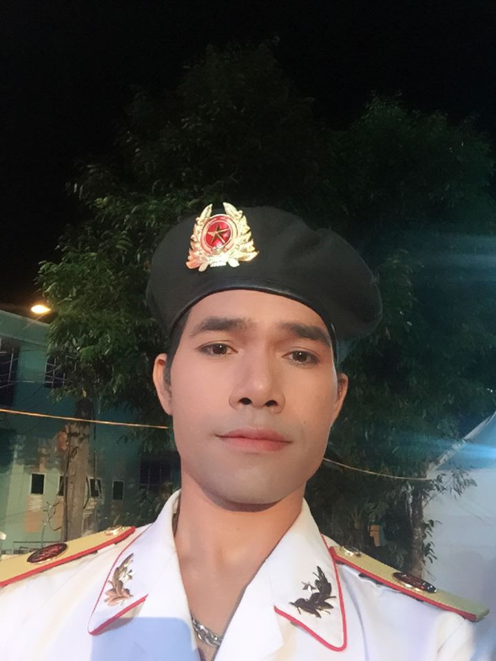 Thỉnh thoảng, Ya Suy chia sẻ ảnh đi diễn ở địa phương và cuộc sống bình dị ở quê hương.