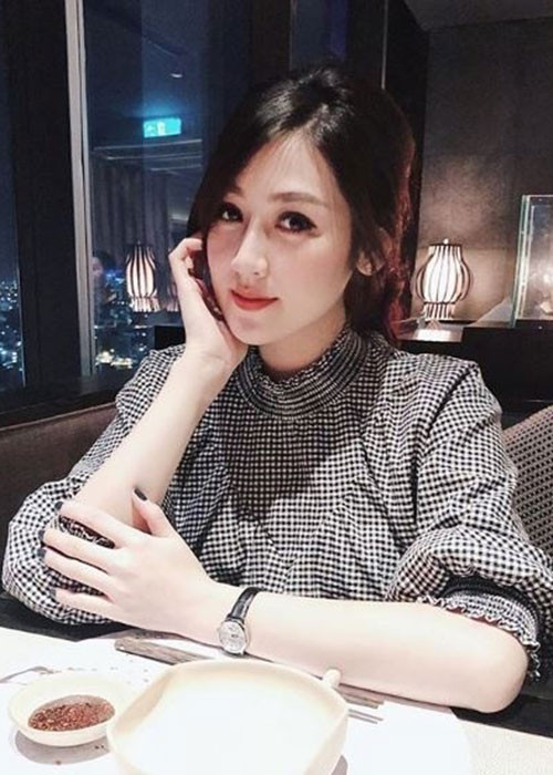 Nhiều người ghen tỵ nàng á hậu sinh năm 1993 lấy được chồng chịu chi khủng vì vợ. Ảnh: FBNV