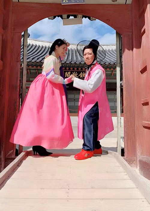 Hình ảnh tuần trăng mật ngọt ngào ở Hàn Quốc của Nhã Phương - Trường Giang cũng được người trong cuộc hào hứng chia sẻ.