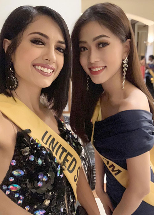 Đại diện Việt Nam khá thân thiết với người đẹp đến từ Mỹ.