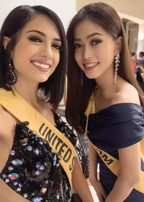 Đại diện Việt Nam khá thân thiết với người đẹp đến từ Mỹ.