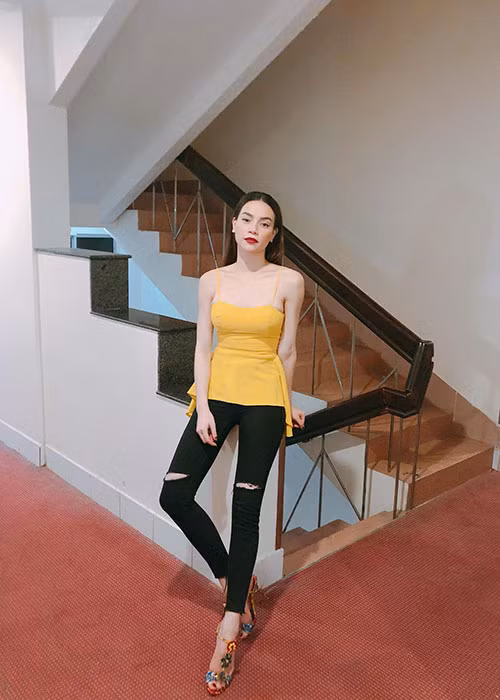 Ở tuổi 34, thần thái của nữ ca sĩ Hồ Ngọc Hà cũng được nhiều người khen ngợi.