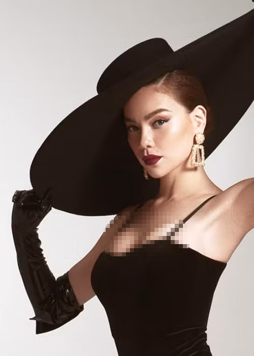 Tập yoga bền bỉ và có chế độ ăn uống hợp lý, "nữ hoàng giải trí" giữ được vóc dáng thon gọn.