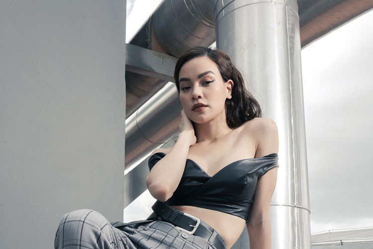 Có gu thời trang tinh tế, Hà Hồ luôn khéo chọn trang phục khoe lợi thế hình thể.