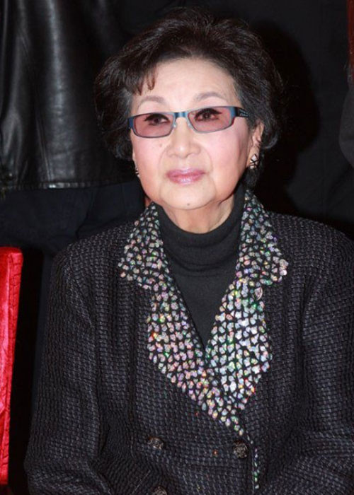 Năm 2016, nữ minh tinh một thời của Hong Kong qua đời. Ngày 30/10 vừa qua, nhà văn Kim Dung cũng từ biệt cõi trần.