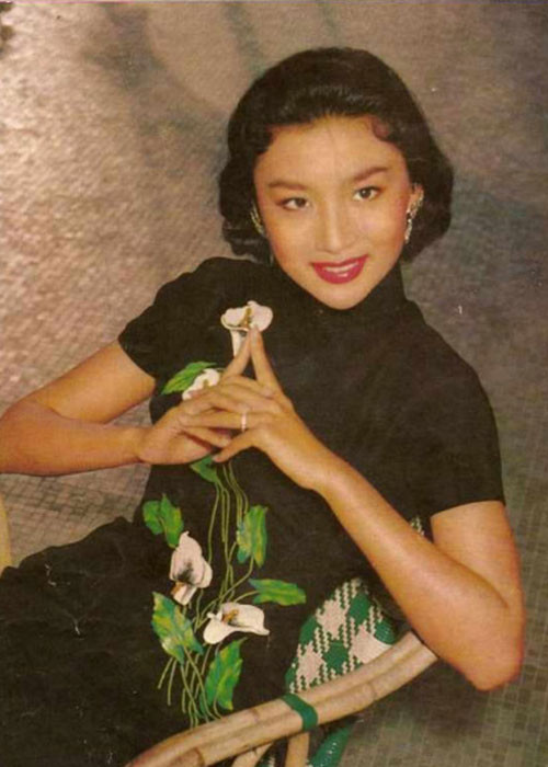 Coi Hạ Mộng mãi là người trong mộng, nhà văn Kim Dung lấy bà làm hình mẫu cho các nhân vật của mình trong các cuốn tiểu thuyết như Tiểu Long Nữ, Vương Ngữ Yên, Hoàng Dung.