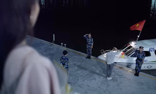 “Hau due mat troi” bi che so voi ban goc: Vi dau nen noi?-Hinh-3