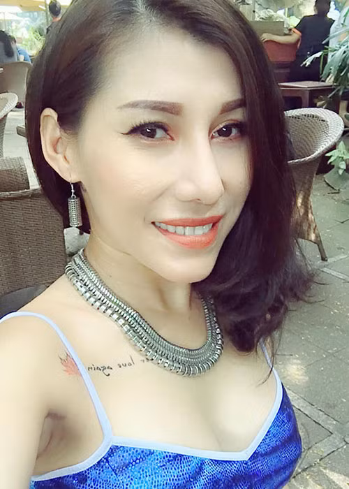 Hình ảnh Ivy Trần với vòng một gợi cảm khi chưa gặp biến chứng hậu dao kéo.