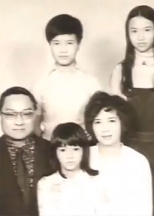 Không chỉ sinh cho Kim Dung 4 người con, Chu Mai còn giúp chồng thành lập tờ Minh Pao.