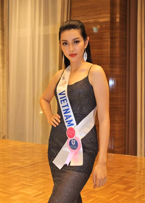 Đại diện Việt Nam đang cạnh tranh vương miện cùng 76 người đẹp đến từ khắp nơi trên thế giới.