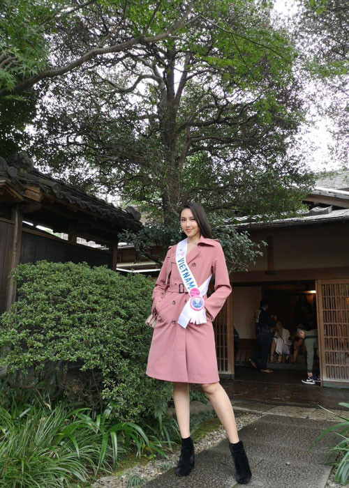 Khi lên đường đi thi, Thùy Tiên lọt top 15 dự đoán của chuyên trang sắc đẹp Global Beauties với vị trí thứ 11. Khán giả Việt Nam đặt kỳ vọng cô sẽ tiếp nối thành công của Thúy Vân với danh á hậu 3.