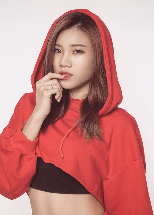 Thúy Vy sinh năm 1995, sở hữu gương mặt tươi tắn, vóc dáng cao ráo.