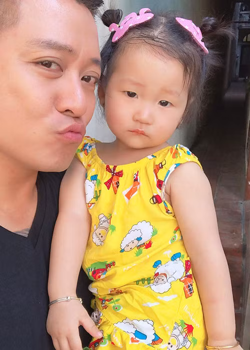 Giọng ca "Nắm lấy tay anh" từng khẳng định sẽ làm mọi cách để bảo vệ vợ và các con.