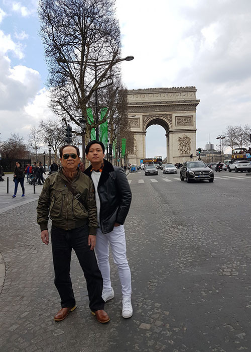 Sau khi có con, Tuấn Hưng càng hiểu và thương yêu bố mẹ hơn. Nam ca sĩ hứa sẽ không làm hai đấng sinh thành phải buồn nữa.