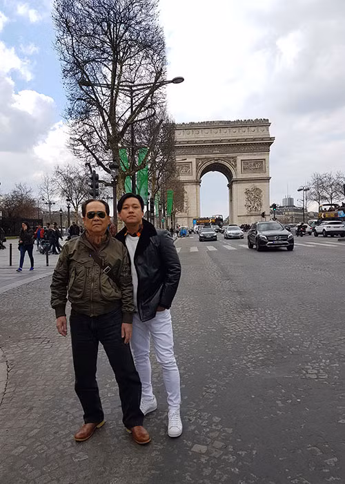 Sau khi có con, Tuấn Hưng càng hiểu và thương yêu bố mẹ hơn. Nam ca sĩ hứa sẽ không làm hai đấng sinh thành phải buồn nữa.