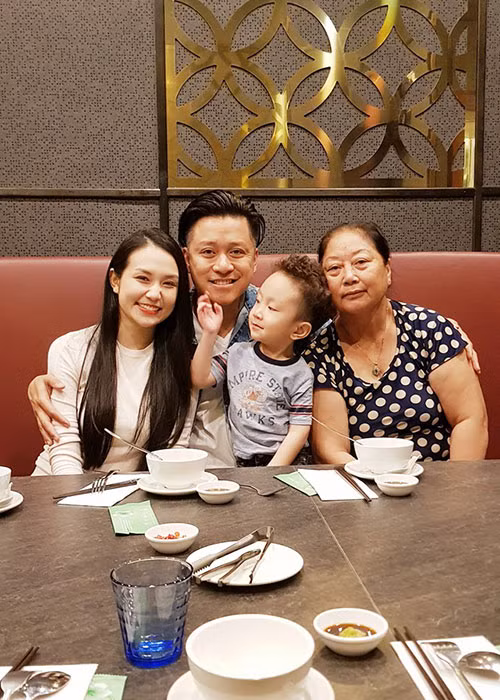 Ở tuổi 40, Tuấn Hưng có trong tay mọi thứ từ sự nghiệp, tổ ấm nhỏ hạnh phúc, bạn bè đến người hâm mộ.