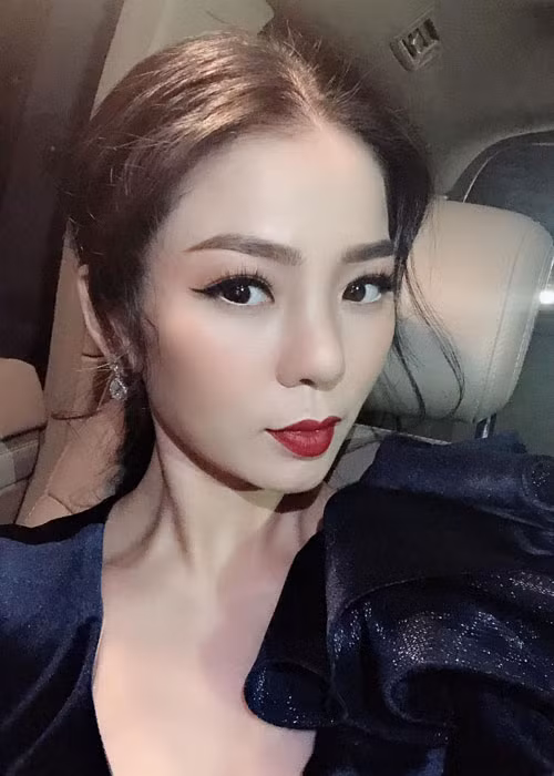 Nhiều năm trước, Lệ Quyên nâng mũi và không giấu giếm chuyện dao kéo.