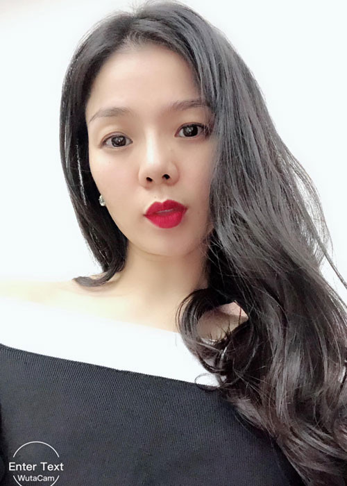 Sau ca tiểu phẫu, nữ ca sĩ đi hát trở lại. Cô cho rằng chỉ gặp khán giả, lên sân khấu mới nhanh khỏe lại nhất.